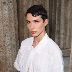 Femme cheveux courts