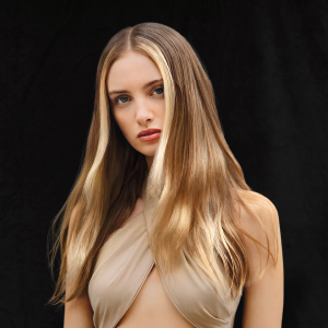 Femme cheveux blond